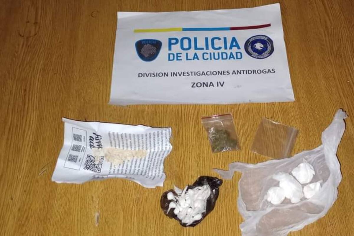 Tres detenidos por vender drogas a metros del Congreso de la Nación.