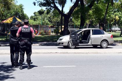 Tres detenidos, uno de ellos con una balazo en la cabeza, tras tirotearse con policías en Barracas