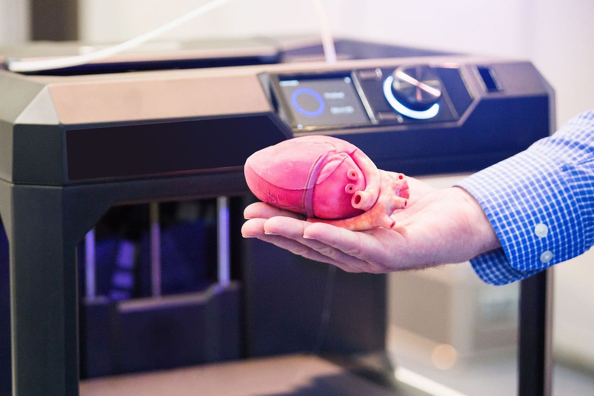 Tres empresas argentinas están aplicando tecnologías que usualmente se aplican en otros rubros, como la impresión 3D o los simuladores de realidad virtual, para ayudar a los médicos a practicar cirugías, acelerar el tiempo de recuperación y bajar costos