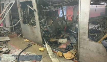 Así quedó el vagón de un subte atacado por terroristas