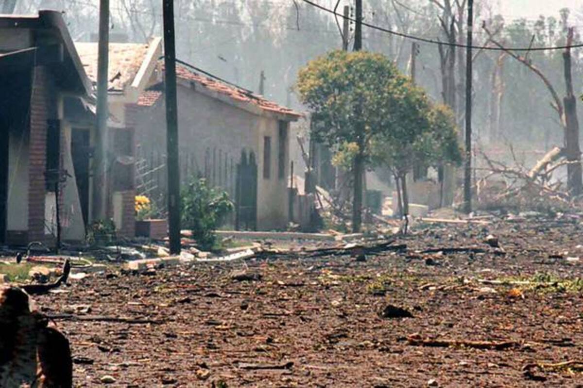 Tres explosiones hace 25 años destruyeron siete vidas y media ciudad.