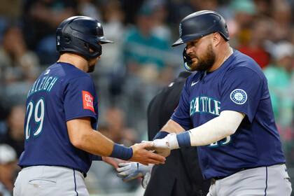 Tres jonrones dan a Mariners victoria 5-1 sobre Padres