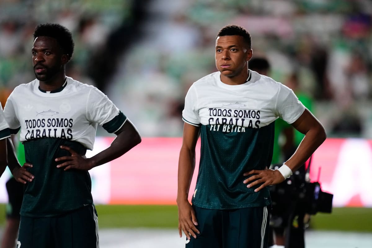 Tres jugadores de Real Madrid taparon los mensajes de una remera que se exhibió en solidaridad con Ceuta