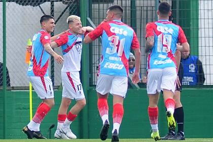 Tres jugados, tres ganados: el festejo de Arsenal