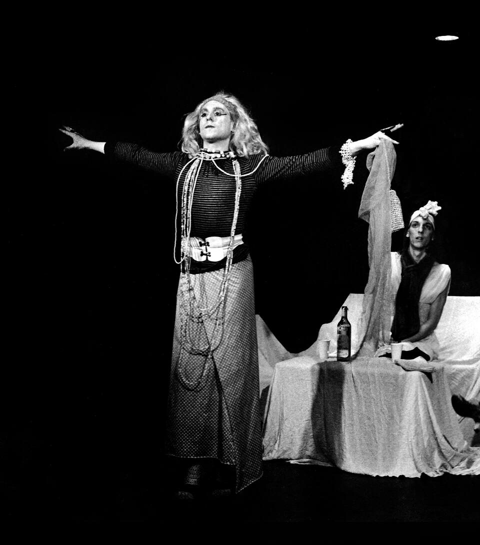 Tres mujeres descontroladas: Batato Barea, Humberto Tortonese y Alejandro Urdapilleta en el Parakultural, circa 1989
