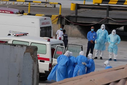 Tres pacientes fueron evacuados el miércoles para que recibieran atención médica.