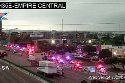 Tres personas heridas en centro de inmigración en Dallas; el atacante ha muerto