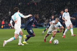 La noche de dos defensores argentinos: gambetas de Dembélé, un gol en contra y el bajísimo puntaje de L'Equipe