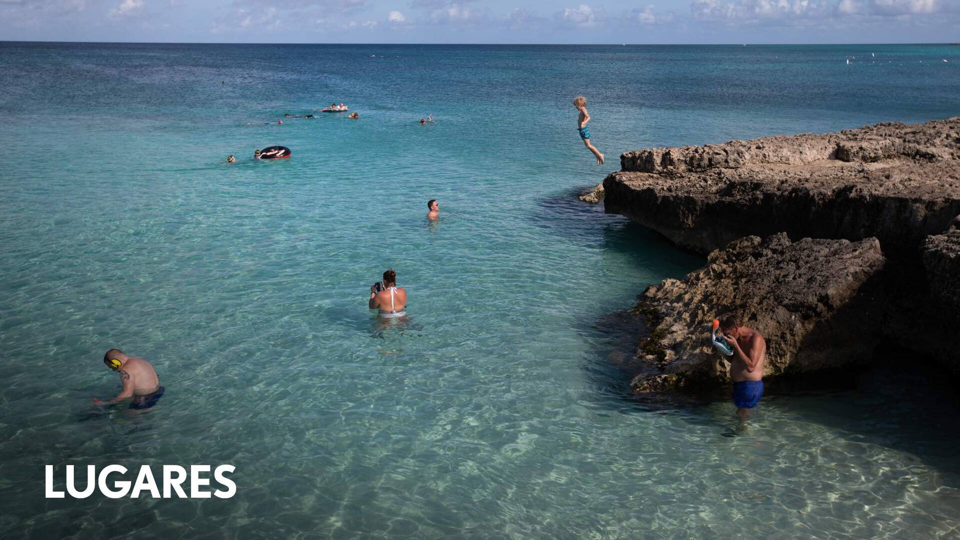 La famosa Eagle Beach y su típico árbol fofoti, uno de los más famosos de Aruba.