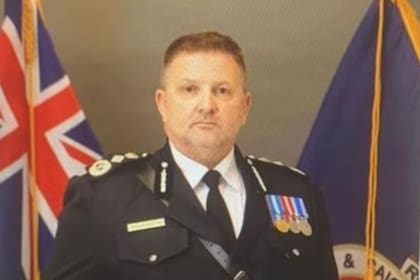 Trevor Botting, el comisario de la policía local, informó sobre el hallazgo de los cuerpos