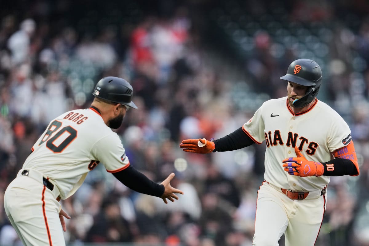 Trevor McDonald lanza siete entradas y los Gigantes superan 3-2 a los Padres