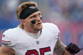 La NFL investiga a un árbitro por insultar al ala cerrada de Cardinals Trey McBride