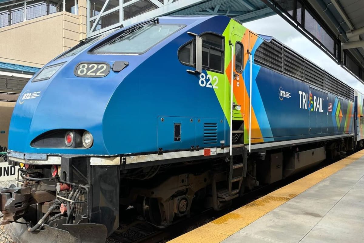 Tri-Rail, una línea de tren de cercanías que une Miami, Fort Lauderdale y West Palm Beach en Florida, Estados Unidos