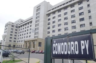 Por un desborde cloacal en Comodoro Py, piden extender la feria judicial