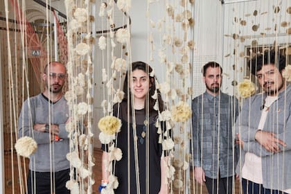 Trimarchicollective Foto de TRImarchi en Somerset House Londres De izq a der Javier Serena ( arquit) Pablo Gonzalez Díaz cofundador Sol Marinucci diseñadora textil Sebastián Valdivia cofundador Ariel Jinchuck (arqit)