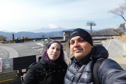 Alejandro Trinidad y su esposa cuando aún estaban en Asia, antes de viajar a Miami