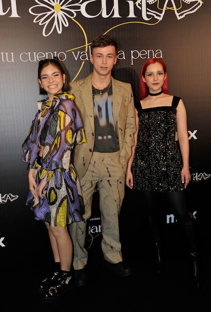 Trinidad Xanthopoulos (Julieta), Valentino Petrelli (Jano) y Katerina Ikan
