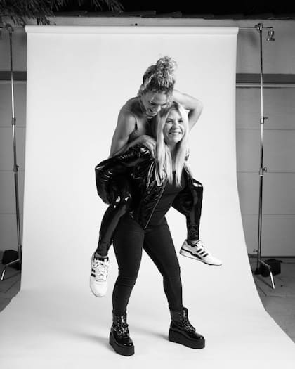 Trinity Rodman y Michelle, su madre