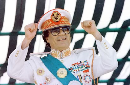 TRIPOLI, LIBYA - SEPTEMBER 07: Muammar Khadafy gobernó Libia con mano de hierro por 42 años (Photo by Georges MERILLON/Gamma-Rapho via Getty Images)