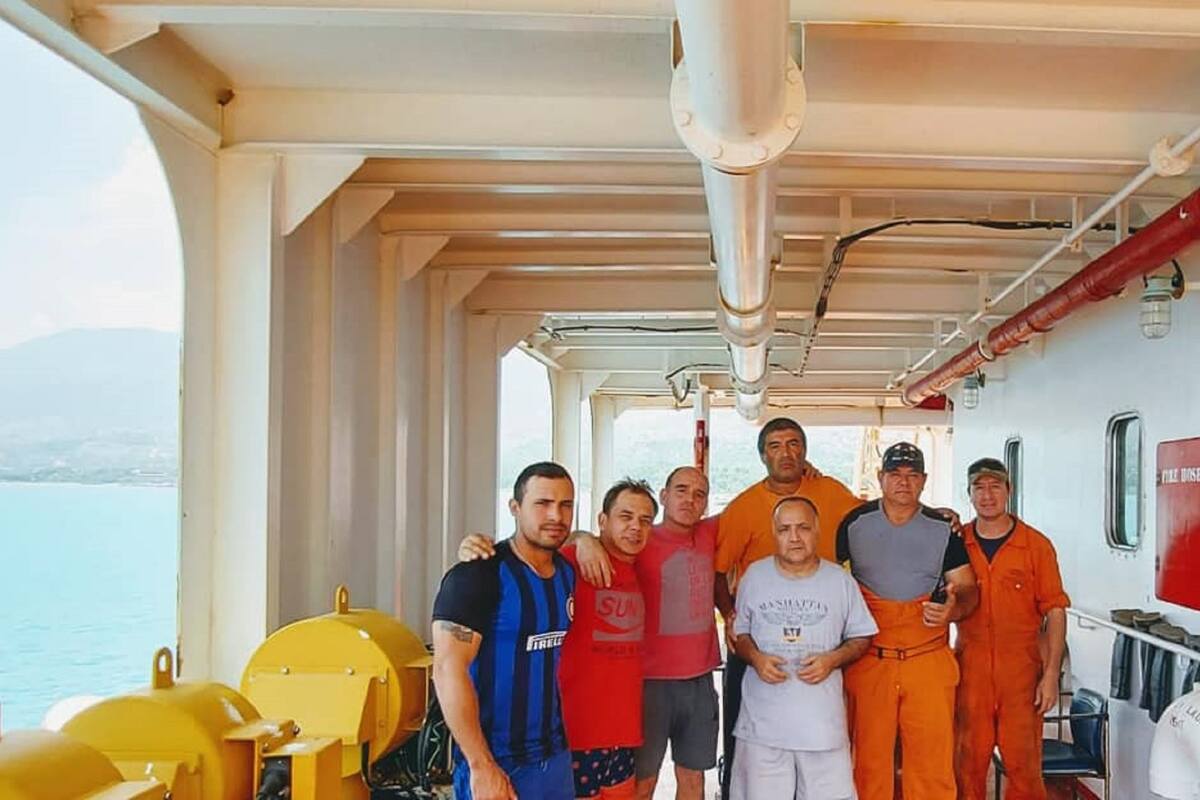 Tripulación del tanquero argentino atracado por piratas del mar en las aguas del Caribe, frente a Puerto Príncipe, Haití
