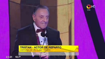 Tristán, emocionado, se quedó con el Martín Fierro a mejor actor de reparto por su labor en Historia de un clan