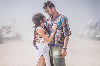 Tristan Hill junto a su pareja