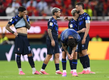 Tristeza infinita de los jugadores uruguayos tras la eliminación del Mundial