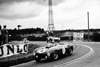 José Froilán González repite la victoria en el autódromo de Silverstone: en 1954, con la Ferrari 375, logró su segundo y último triunfo en la Fórmula 1