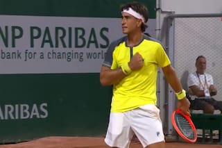 Comesaña bajó a Luciano Darderi y cerró un gran día en Roland Garros