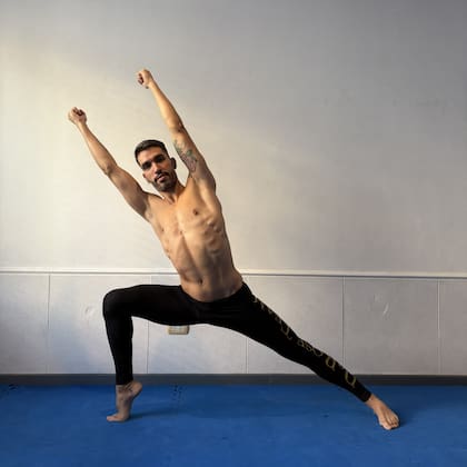 Troentle también es instructor de Yoga del método De Rose