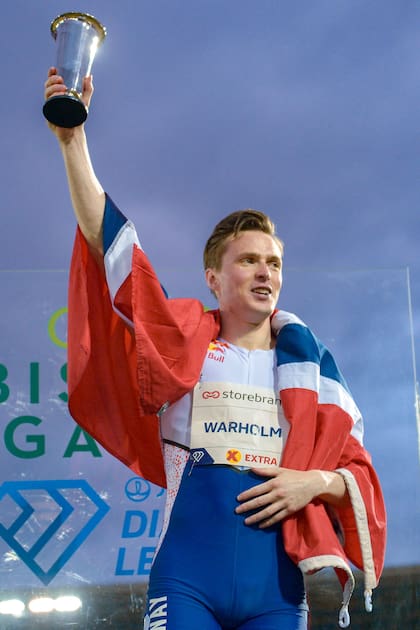 Trofeo en alto para Karsten Warholm