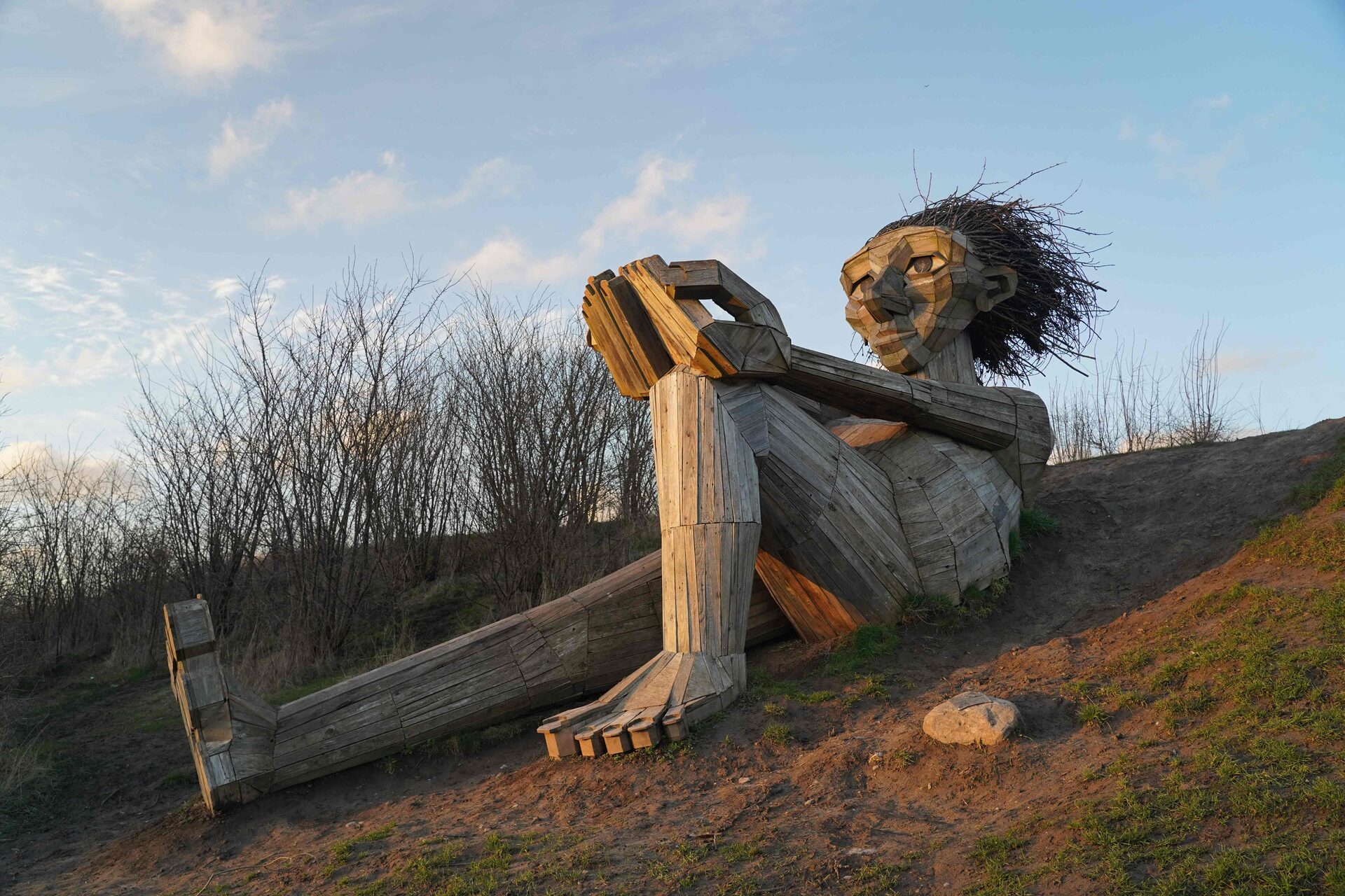 En fotos: los trolls que protegen los bosques en el mundo
