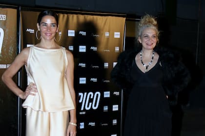 La actriz y presentadora televisiva junto a la directora del film, Sabrina Farji