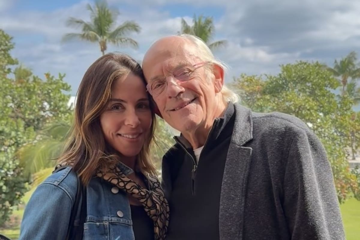 Trras cuatro divorcios, en 2017 Christopher Lloyd comenzó una nueva relación junto a una agente inmobiliaria, Lisa Loiacono, 30 años menor.