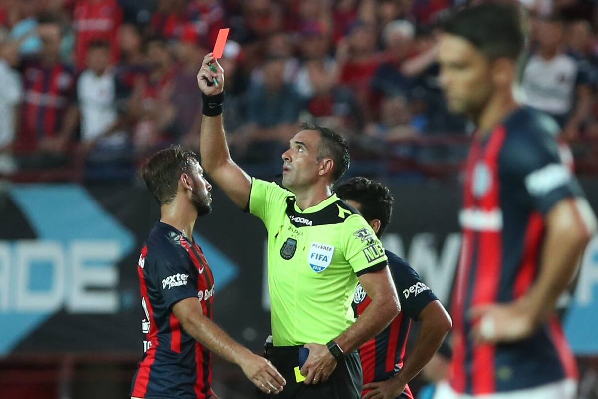 Trucco expulsa a Quignon; su arbitraje fue muy cuestionado