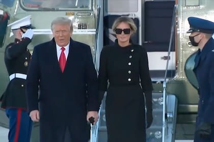 Trump y su esposa, Melania, dejaron hoy la Casa Blanca