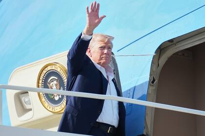 Trump afirma que Epstein se "robó" a jóvenes del spa de Mar-a-Lago, incluida a Virginia Giuffre