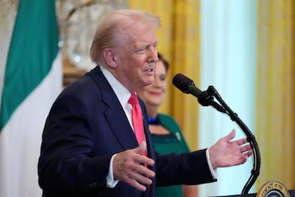 Trump amenaza con arancel de 200% a vino europeo tras propuesta de arancel a whisky