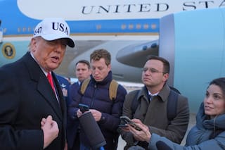 Trump amenaza con cortar fondos federales a ciudades santuario y sus estados