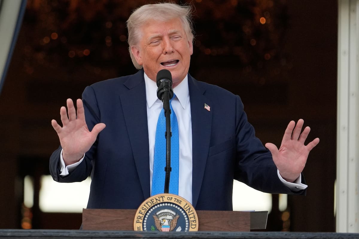 Trump anuncia veto a viajeros procedentes de una docena de países a partir del lunes