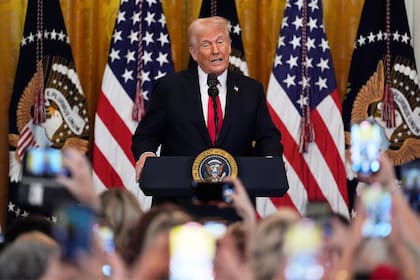 Trump asegura que los impuestos a las importaciones incentivarán la producción local, aunque economistas advierten que el efecto podría ser el contrario
