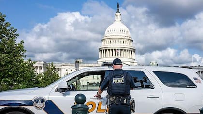 Trump asumió el mando de la policía de Washington DC y desplegó agentes de la Guardia Nacional para combatir la delincuencia, lo que generó una fuerte polémica.