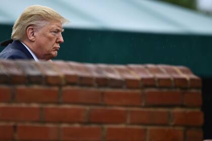 Trump, ayer, durante una ceremonia con militares en Virginia