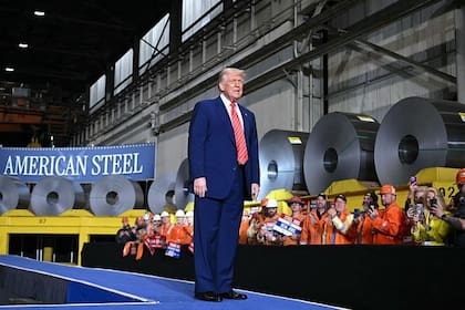 Trump busca recuperar la industria siderúrgica en Estados Unidos
