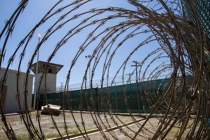 Trump busca utilizar la Base Naval de Guantánamo en Cuba como centro de detención de inmigrantes ilegales (AP foto/Alex Brandon)
