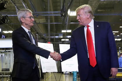 Trump destacará planes de Apple de invertir más en EEUU, elevando el total a US$600.000 millones