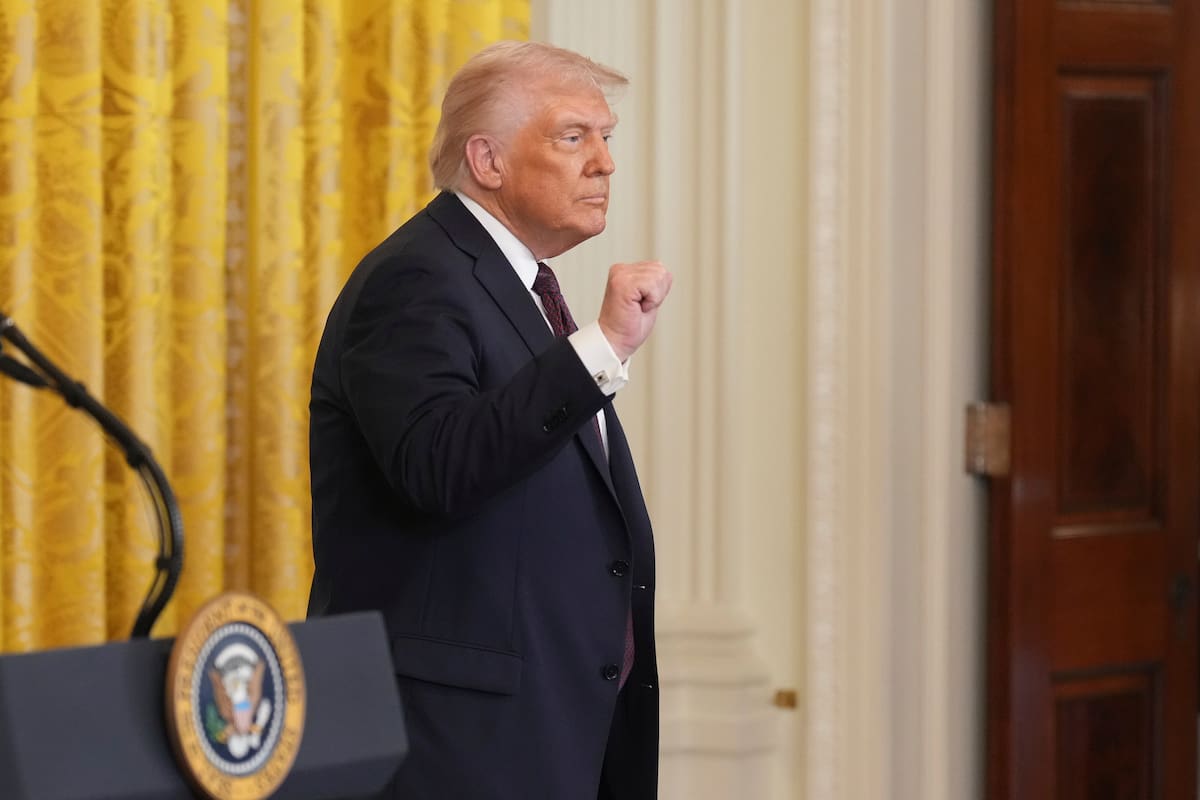 Trump dice que el uso de Signal por su equipo de seguridad para plan militar fue un simple “fallo”