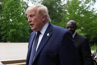 Trump dice que la inmigración ilegal hizo subir las primas de seguro de auto; expertos lo niegan