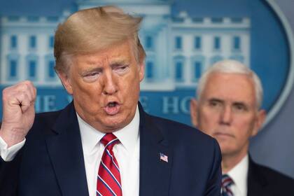 Trump dijo que esperaba relajar las restricciones por el coronavirus en EE.UU. en abril, pero luego las extendió y expertos como Borio niegan que aquello fuera realista.