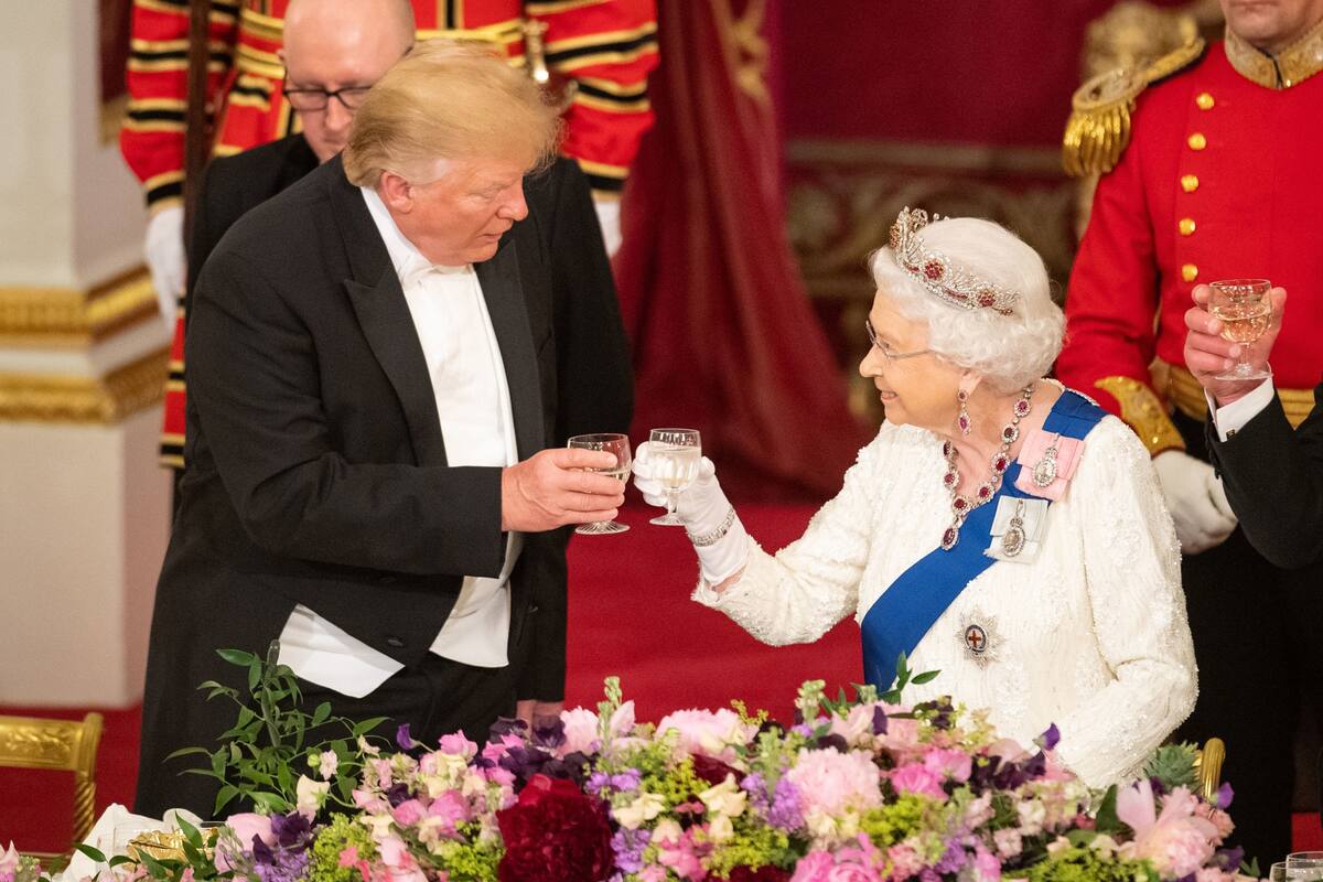 Trump e Isabel, ayer, durante el brindis en el banquete de Estado ofrecido en el Palacio de Buckingham